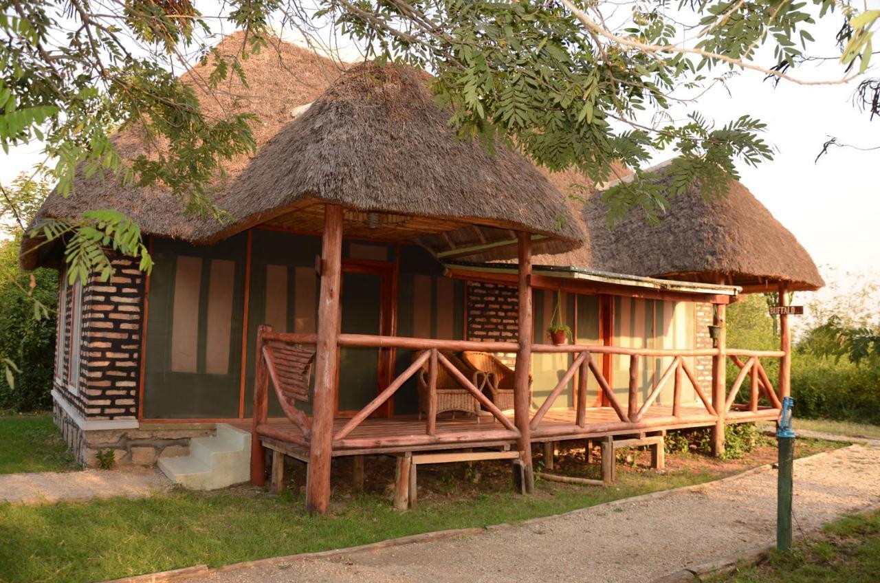 Irungu Forest Safari Lodge Katunguru Exterior foto