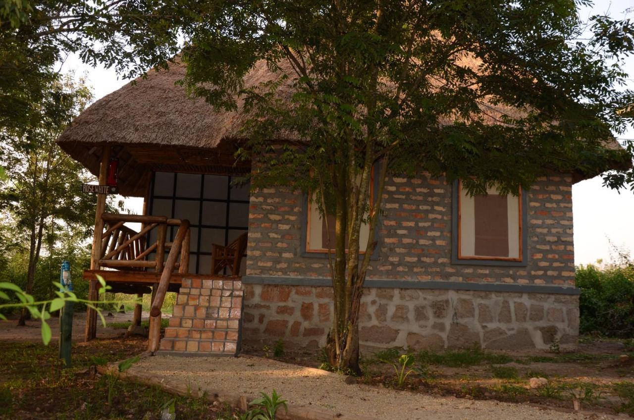 Irungu Forest Safari Lodge Katunguru Exterior foto