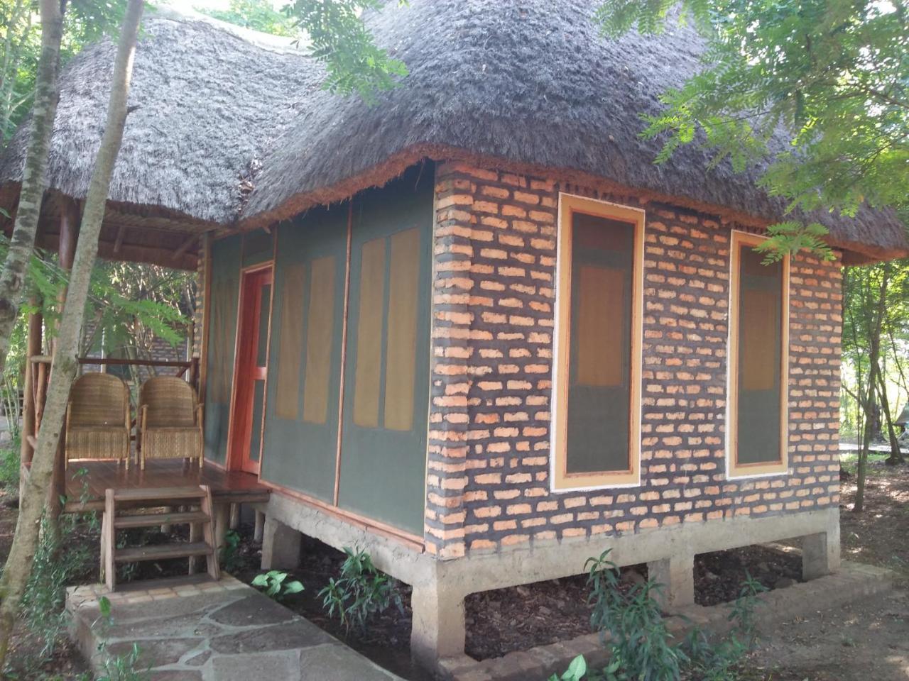 Irungu Forest Safari Lodge Katunguru Exterior foto